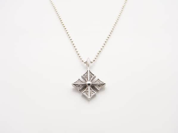 SMALL CLASSIC CROSS NECKLACE/CL