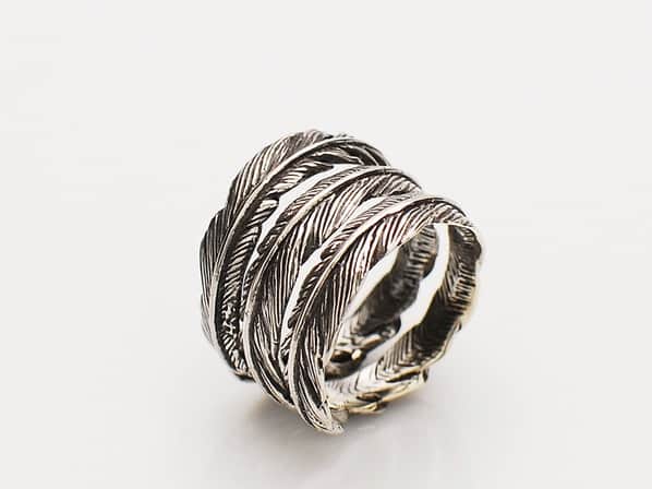 .TRINITY FEATHER RING.