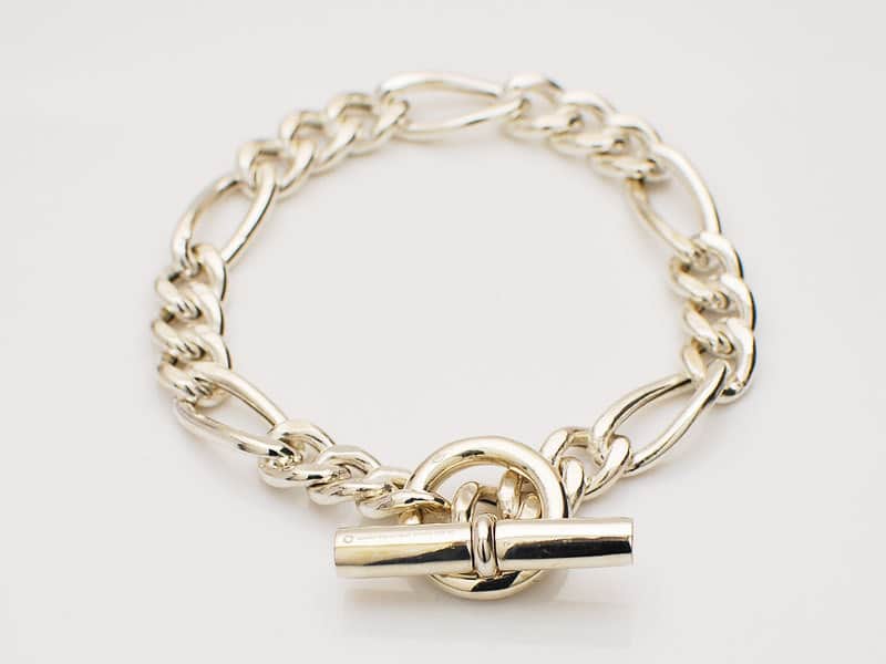 .Hollow Cutting Figaro Chain Bracelet.