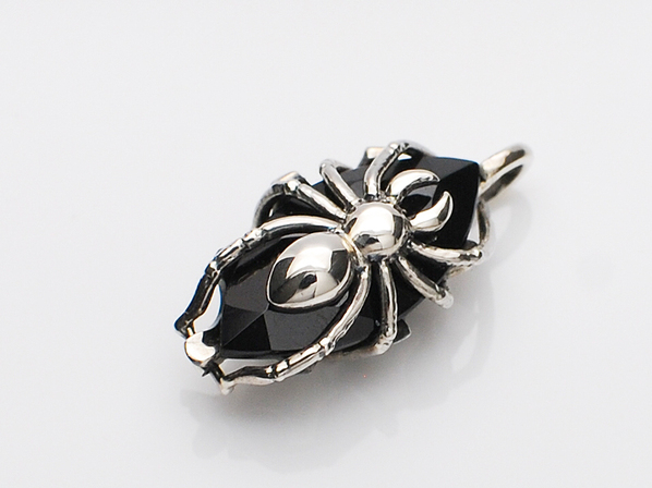 HUNTING SPIDER PENDANT