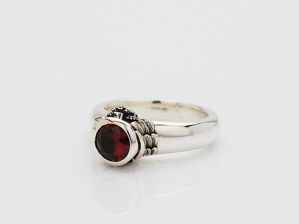 QUEEN'S FEATHER RING/RED